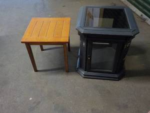 lot 187 image: 2 End Tables 17 and 21 high...