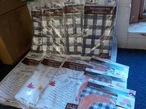 lot 221 image: Thanksgiving Tablecloths and Dcor...