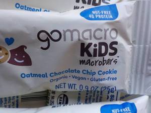 lot 251 image: 98 Gomacro Kids Oatmeal Chocolate C...