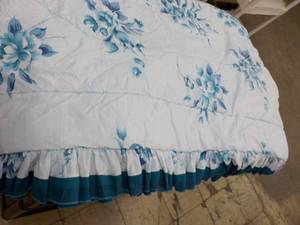 lot 259 image: Full Size Comforter...