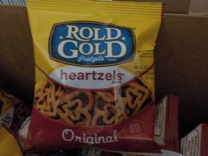 lot 272 image: 4 Boxes 104 bags each Heartzels pa...