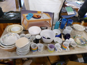 Lot of Kitchen Items