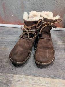 lot 3 image: UGG Australia Cove Sherpa Brown Suede Boots Sz 10