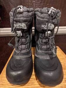 lot 15 image: The North Face Kids Unisex Black Winter Boots Sz 1