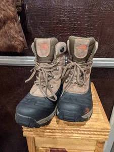 lot 4 image: The North Face Chilkat II Mens Boots Sz 11.5
