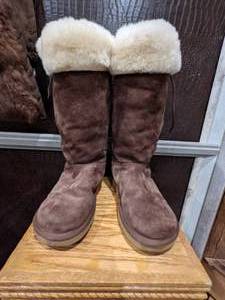 lot 1 image: Ugg Upside Lace Up Boots Sz 8