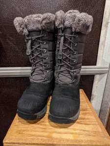 lot 12 image: Baffin Polar Proven WARM Winter Boots, Womens Sz 7