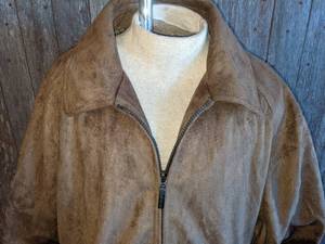 lot 30 image: Mens Claiborne Tan Sueded Finish Jacket, Sz L