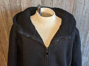 lot 44 image: Weatherproof Brand Sz XL Black Coat