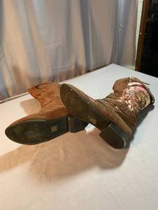 lot 26 image: Womens Ed Hardy Boots Studded wLove Kills Design Sz 9