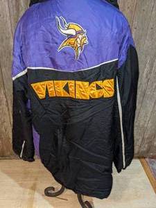 lot 50 image: MN Vikings Mens Sz L Jacket