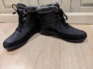 lot 64 image: Sporto Willow Black Winter Ankle Boots Sz 9 12