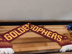 lot 70 image: Minnesota Golden Gophers Fringed Hockey Scarf