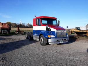 1999 Volvo Semi Truck - NO RESERVE - SEE VIDEO