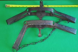 lot 195 image: 2 19 traps
