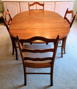 lot 4 image: Drexel Dining Set