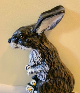 lot 15 image: Cast Iron Bunny Door Stop