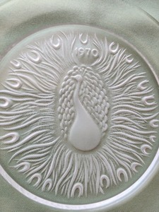 lot 16 image: Lalique 1970 Peacock Plate
