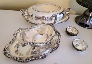 lot 18 image: Vintage Silver Plated Servingware