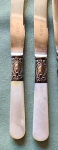 lot 20 image: Mother of Pearl and Sterling Silver Knives