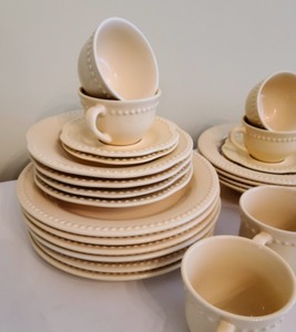 lot 38 image: Pottery Barn Emma Dish Set