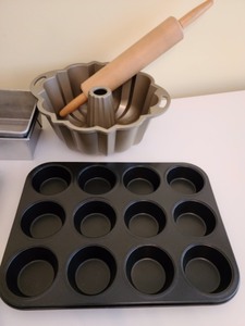lot 50 image: Bakeware