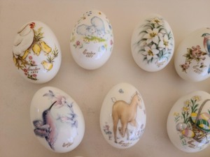 lot 53 image: Noritake Painted Porcelain Eggs