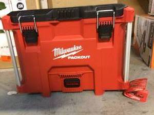 lot 27 image: Milwaukee PACKOUT XL Tool Box Customer Returns See Pictures