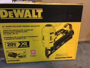 lot 71 image: 20V MAX CORDLESS 30° PAPER COLLATED FRAMING NAILER Customer Returns See Pictures