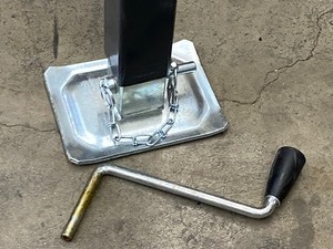 lot 17 image: New Bulldog Drop-Leg Trailer Jack