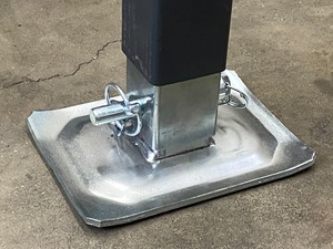 lot 11 image: New Bulldog Drop-Leg Trailer Jack