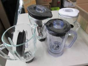 lot 17 image: 4 blender jars 3 glass one plastic ...
