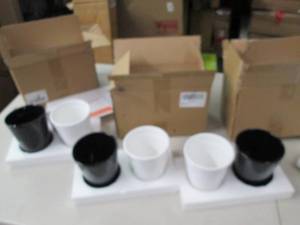 lot 29 image: 6 plant pots ...