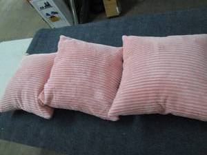 lot 73 image: 3 pink throw pillows roughly 16 x 1...