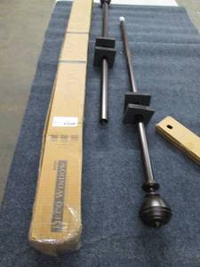lot 118 image: extendable draperry rod ...