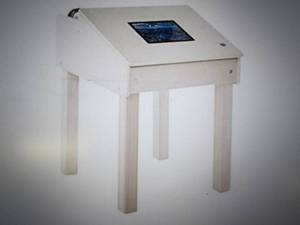 lot 220 image: Guide craft single tablet table, op...