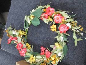 lot 237 image: 22 inch flower wreath ...