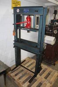 lot 285 image: Carolina Industrial Equipment Hydraulic Press CP-100 30Lx26Wx66H 30-Ton