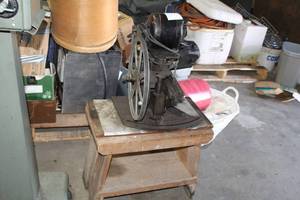 lot 294 image: Foley Manufacturing Band Saw Sharpener