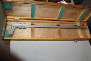 lot 314 image: Mitutoyo 28 Caliper  with Wood Case