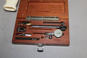 lot 327 image: Brown & Sharpe Height Bar Gage Set  with Wood Case