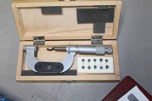 lot 359 image: Vis Screw Thread Micrometer  with Wood Case