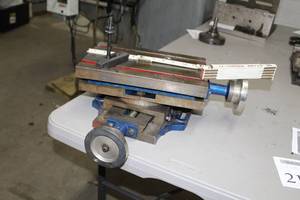 lot 215 image: Rotating Vise