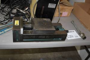 lot 220 image: Interstate Bench Vise 6 Jaw