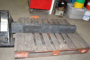 lot 212 image: Granite Surface Plate Rail