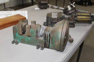 lot 238 image: W.R. Brown Speedy Air Vise