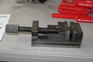 lot 263 image: St. Arnold Bench Vise 3 Jaw