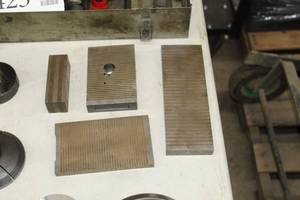 lot 424 image: Lot of (4) Magnetic Bases