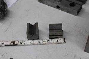 lot 429 image: Lot of (2) Vee Blocks
