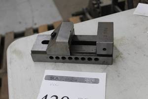 lot 430 image: Vise